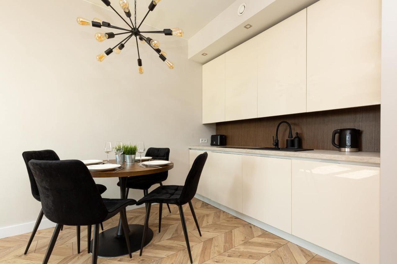 Platinum Towers Apartment With Parking By Renters Prestige วอร์ซอ ภายนอก รูปภาพ