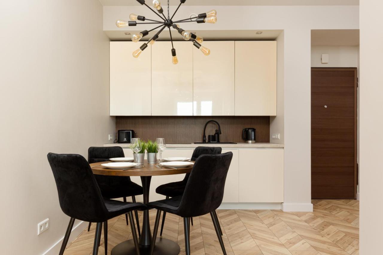 Platinum Towers Apartment With Parking By Renters Prestige วอร์ซอ ภายนอก รูปภาพ